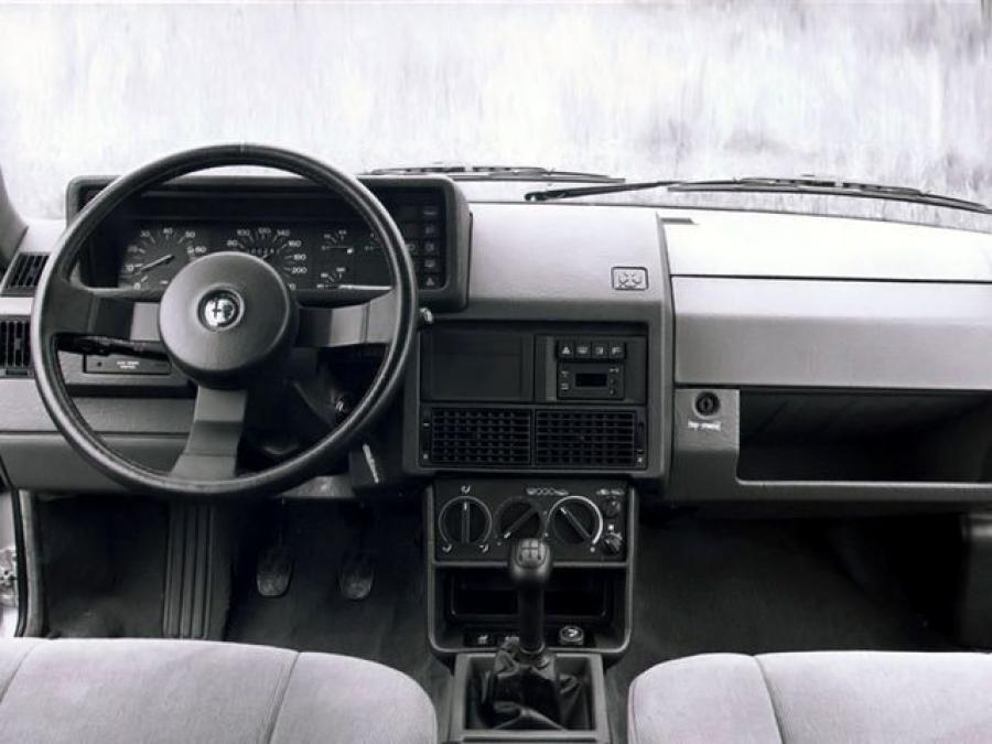 Торпедо Alfa Romeo 90 Super (162A) 1986 года  (фото 2 из 2)